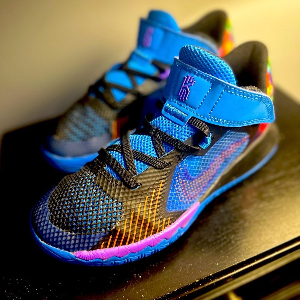 COPY - Kids Kyrie Irving basketball shoes - 2y